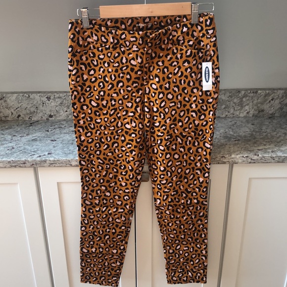 Old Navy Leopard Print Pixie Ankle - Picture 2 of 5